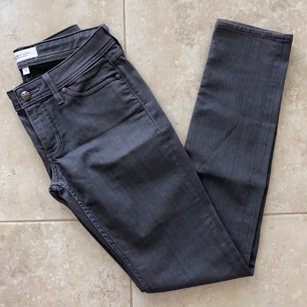 Habitual Believe Women’s Graphite Jeans 28, EUC